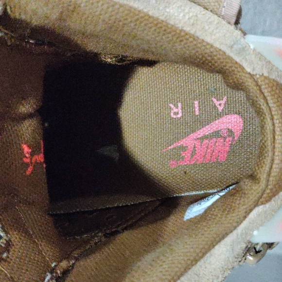 Travis Scott "British Khaki" Jordan Retro 6 - Picture 5 of 6